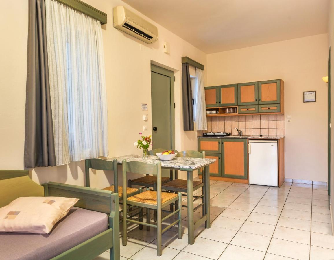 Lotus Hotel Apartments Като Дарацо Екстериор снимка