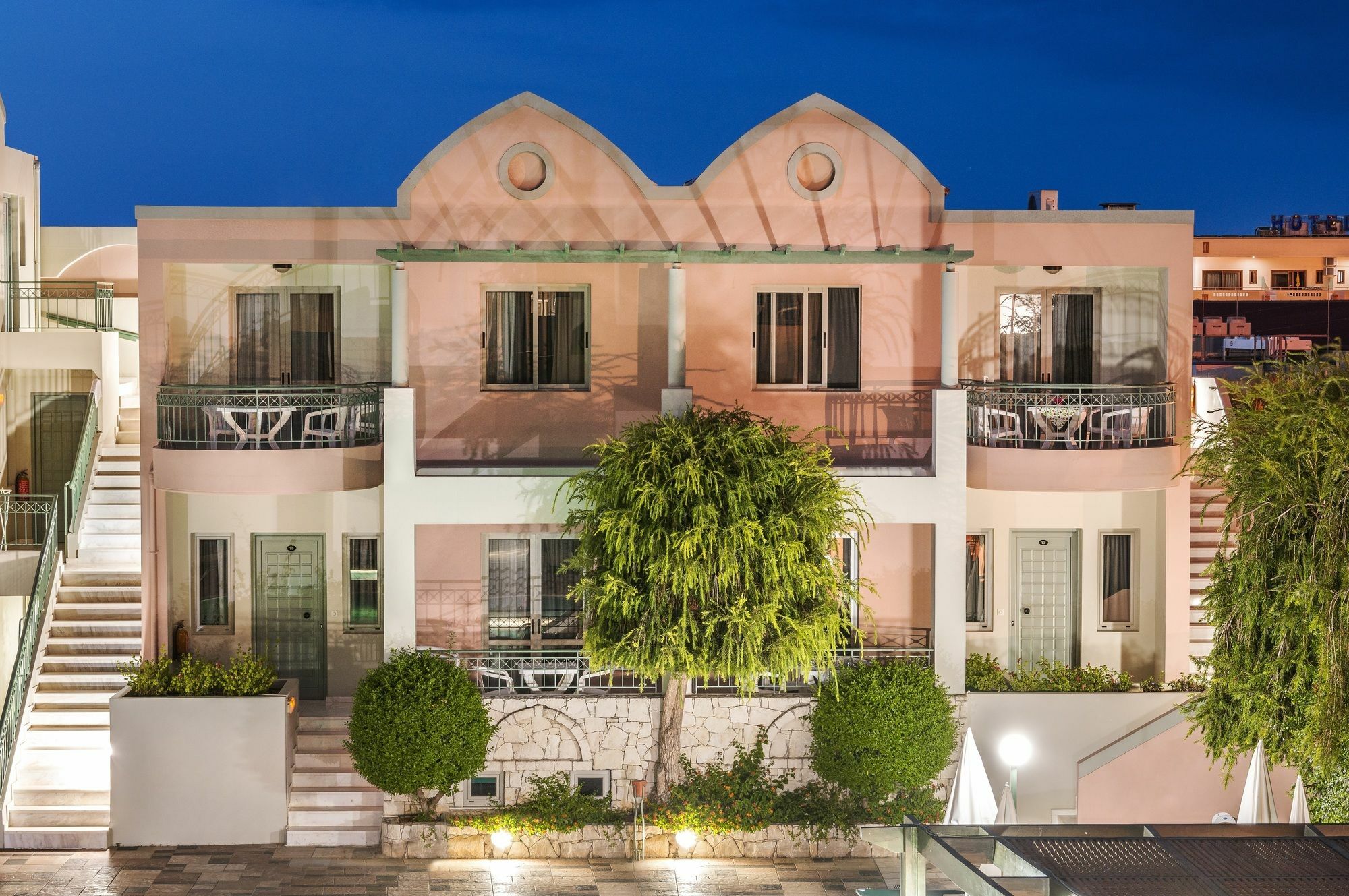 Lotus Hotel Apartments Като Дарацо Екстериор снимка