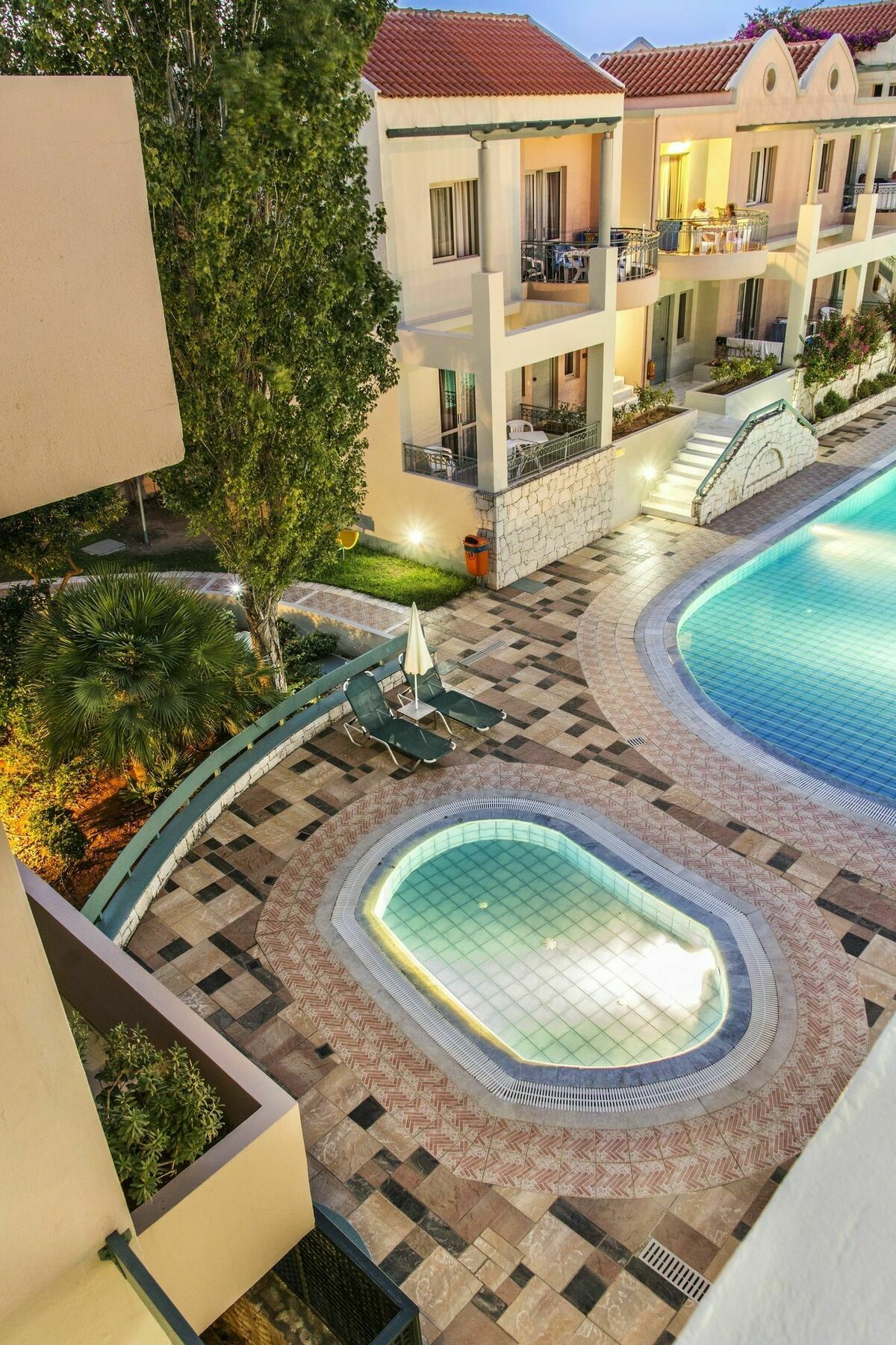 Lotus Hotel Apartments Като Дарацо Екстериор снимка